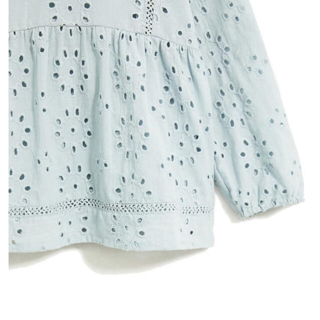 ZARA KIDS(ザラキッズ)のザラ　ベイビー　zara baby  スイス刺繍　ブラウス　水色　90 95 キッズ/ベビー/マタニティのキッズ服女の子用(90cm~)(ブラウス)の商品写真