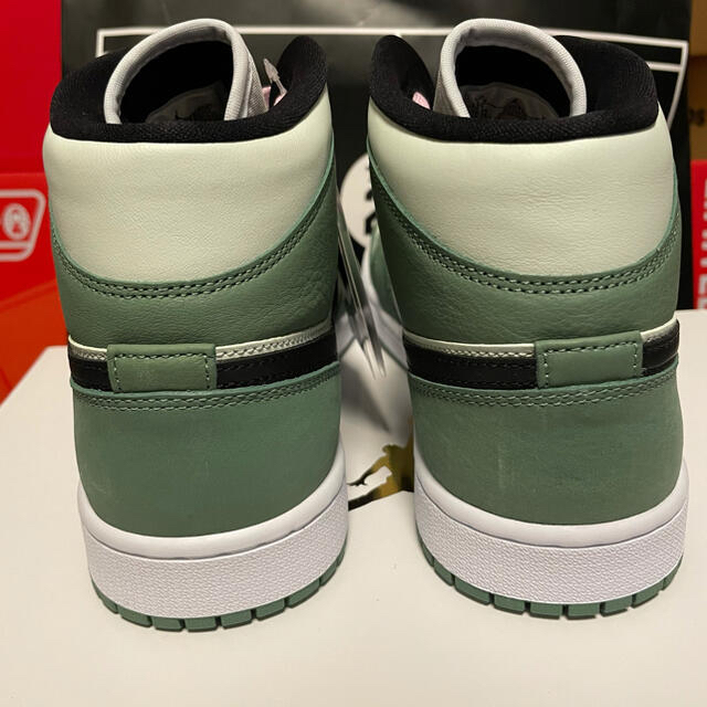 NIKE(ナイキ)のWMNS AIR JORDAN 1 MID【ダッチグリーン】28.5cm ナイキ メンズの靴/シューズ(スニーカー)の商品写真