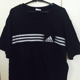 アディダス(adidas)のadidas Tシャツ(Tシャツ/カットソー(半袖/袖なし))