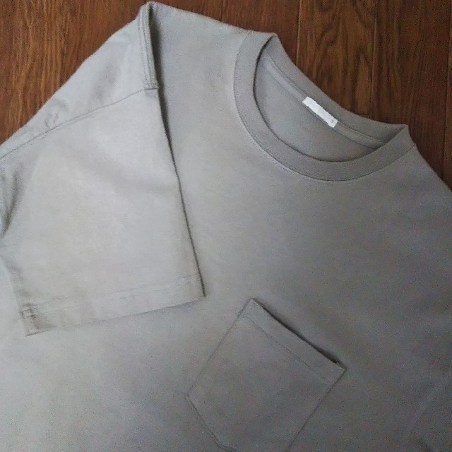 GU(ジーユー)の① GU オーバーサイズ ビッグTシャツ ベージュ S メンズのトップス(Tシャツ/カットソー(半袖/袖なし))の商品写真