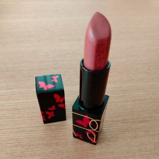 ナーズ(NARS)のNARS オーデイシャスリップスティック 00698(口紅)