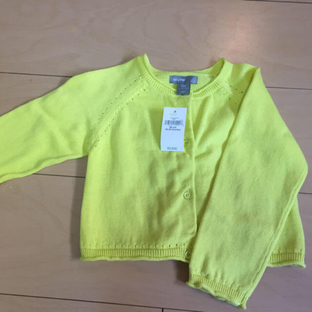 babyGAP(ベビーギャップ)の新品タグ付き BabyGap ニットカーディガン キッズ/ベビー/マタニティのキッズ服女の子用(90cm~)(カーディガン)の商品写真