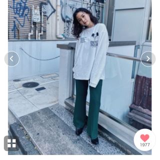 マウジー(moussy)のmoussy  グリーン　パンツ　フレアパンツ　ハイウエスト　緑(カジュアルパンツ)