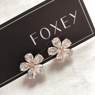 フォクシー(FOXEY)の【専用】☆FOXEYフォクシー☆ラインストーンFlowerイヤリング若干不具合有(イヤリング)