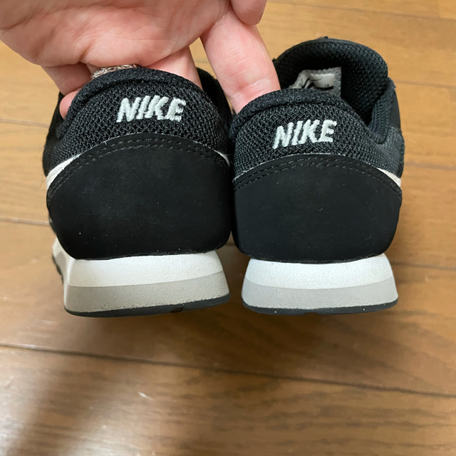 NIKE(ナイキ)のキッズスニーカー　ナイキスニーカー キッズ/ベビー/マタニティのキッズ靴/シューズ(15cm~)(スニーカー)の商品写真