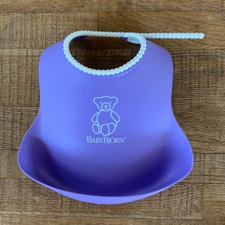 ベビービョルン(BABYBJORN)のet様専用　ベビービョルン　お食事用エプロン　パープル　保育園　幼児　離乳食(お食事エプロン)