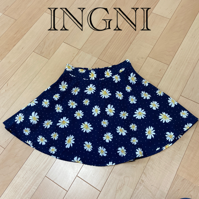 INGNI(イング)のINGNI  イング　花柄フレアミニスカート レディースのスカート(ミニスカート)の商品写真