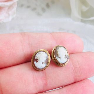 カメオ 750【k18 】ピアス シェルカメオ サルディーニャ島の貝殻使用の