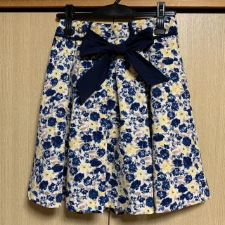 フェルゥ(Feroux)の＊美品＊フェルゥ 花柄プリントスカート(ひざ丈スカート)