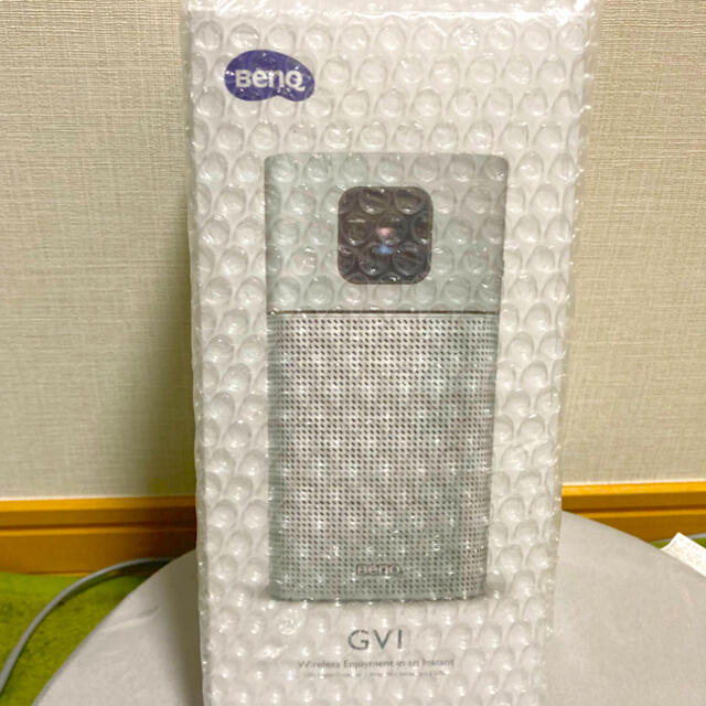 【新品・未開封】BENQ GV1 プロジェクター スマホ/家電/カメラのテレビ/映像機器(プロジェクター)の商品写真