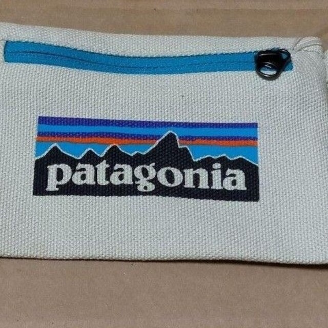 patagonia(パタゴニア)のPatagonia スモール・ジッパード・ポーチ 新品未使用 レディースのファッション小物(ポーチ)の商品写真