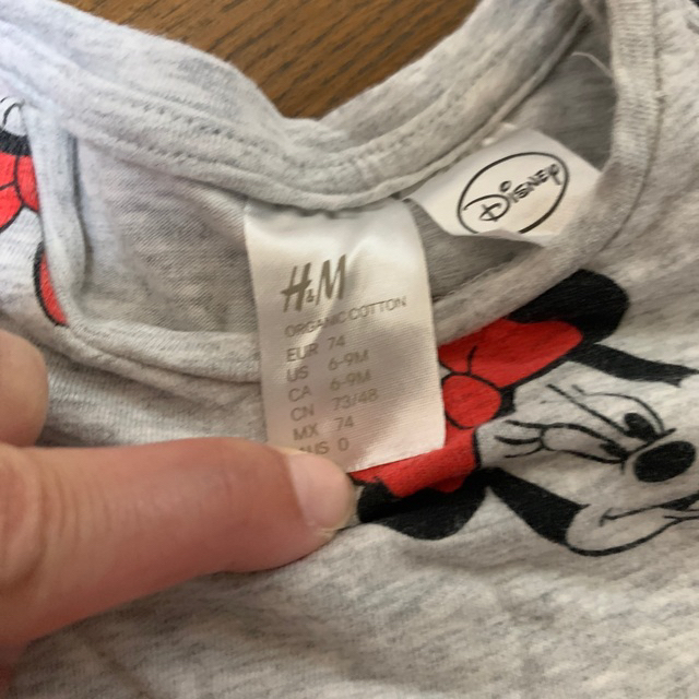 H&M(エイチアンドエム)の子供服 Tシャツ ズボン パンツ セット キッズ/ベビー/マタニティのベビー服(~85cm)(Ｔシャツ)の商品写真