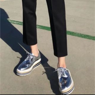 ザラ(ZARA)の美品♡バースデーバッシュ　シルバー厚底シューズ(ローファー/革靴)