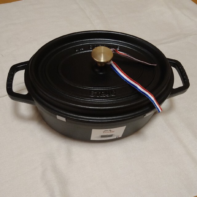 STAUB(ストウブ)のストウブ staub ココット オーバル 27cm ブラック　最終値下げ インテリア/住まい/日用品のキッチン/食器(鍋/フライパン)の商品写真