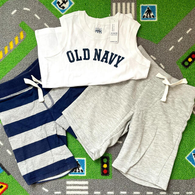 Old Navy(オールドネイビー)の5T サイズの3点セット　 キッズ/ベビー/マタニティのキッズ服男の子用(90cm~)(Tシャツ/カットソー)の商品写真