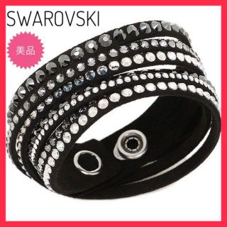 スワロフスキー(SWAROVSKI)の【美品】スワロフスキー　ストーンバングル　ブラック　バングル(ブレスレット/バングル)