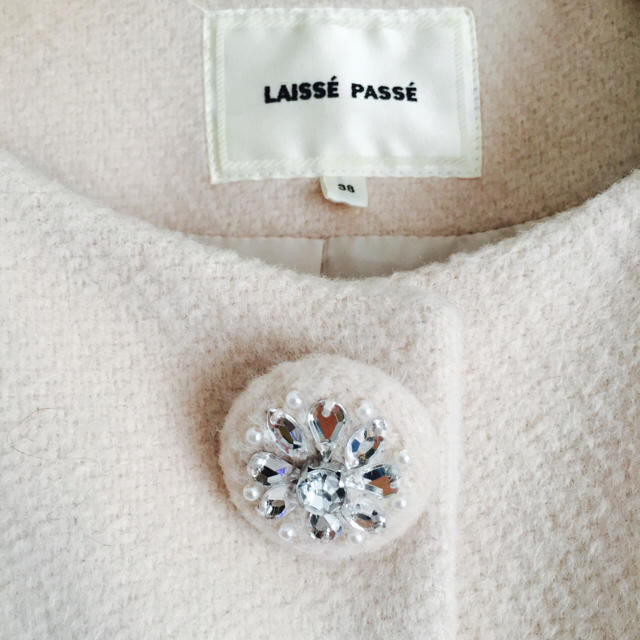 LAISSE PASSE(レッセパッセ)の美品 15AW レッセパッセ ファー ビジュー コート 完売商品♡ レディースのジャケット/アウター(ロングコート)の商品写真