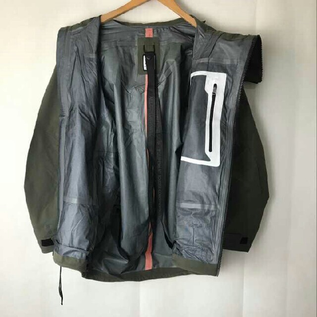 NIKE(ナイキ)のNikeLab ACG Alpine Jacket GORE-TEX 　M  メンズのジャケット/アウター(マウンテンパーカー)の商品写真