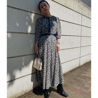 アメリヴィンテージ(Ameri VINTAGE)のAmeri  MIA VINTAGE FLOWER DRESS  Mサイズ　(ロングワンピース/マキシワンピース)