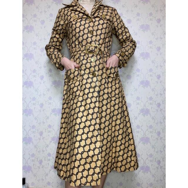 Gucciガールの様なレトロで個性的な70年代トレンチ