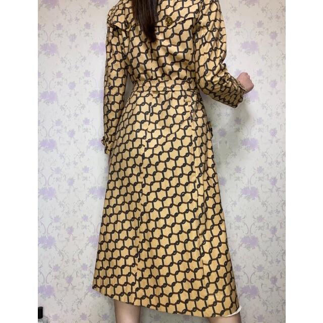 Gucciガールの様なレトロで個性的な70年代トレンチ