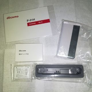 パナソニック(Panasonic)のdocomo P-01H ホワイト　未使用新品(携帯電話本体)