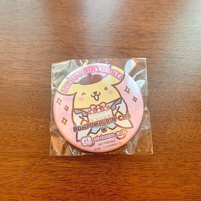 サンリオ(サンリオ)のポムポムプリンcafe 記念缶バッジ エンタメ/ホビーのおもちゃ/ぬいぐるみ(キャラクターグッズ)の商品写真