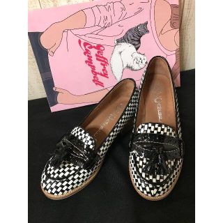 ジェフリーキャンベル(JEFFREY CAMPBELL)の美品★ ジェフリーキャンベル★タッセル　ローファー　牛革　エナメル　(ローファー/革靴)