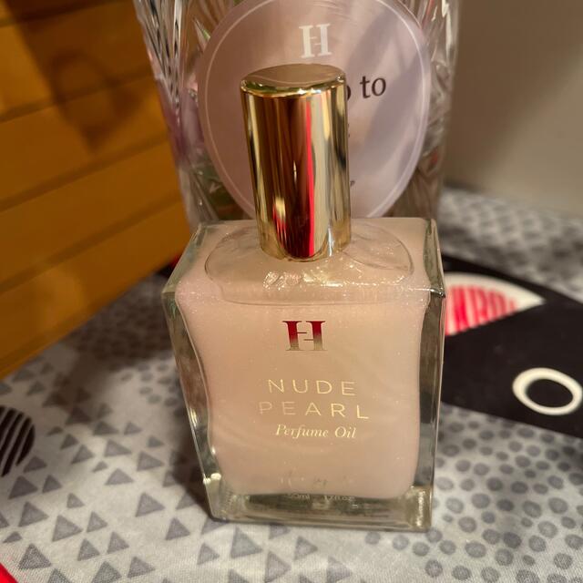 herlipto perfume oil nude pearl