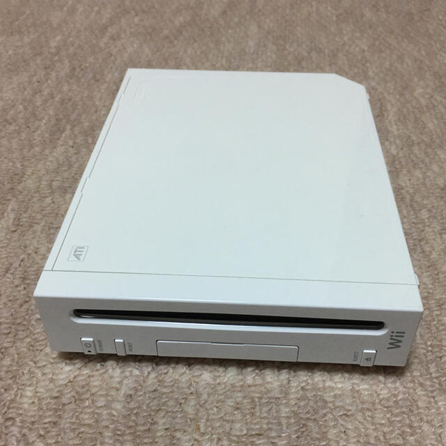 Wii(ウィー)のWii 本体 エンタメ/ホビーのゲームソフト/ゲーム機本体(家庭用ゲーム機本体)の商品写真