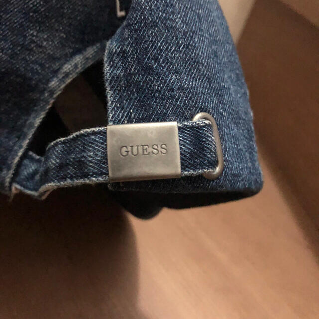 GUESS(ゲス)のGUESS デニム　キャップ　ゲス　インディゴ　帽子 メンズの帽子(キャップ)の商品写真