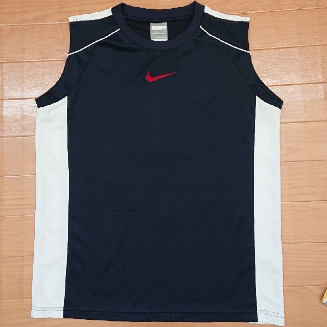 NIKE(ナイキ)のNIKE ノースリーブシャツ キッズ/ベビー/マタニティのキッズ服男の子用(90cm~)(Tシャツ/カットソー)の商品写真