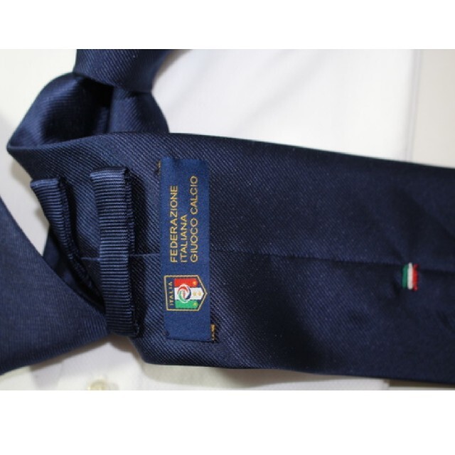Giorgio Armani(ジョルジオアルマーニ)のイタリア製ネイビーソリッドネクタイ メンズのファッション小物(ネクタイ)の商品写真