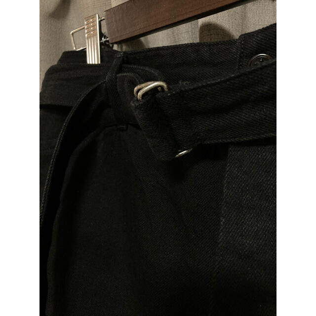COMOLI(コモリ)の【美品】20AW COMOLI ベルテッド デニムパンツ 2 ブラック メンズのパンツ(デニム/ジーンズ)の商品写真