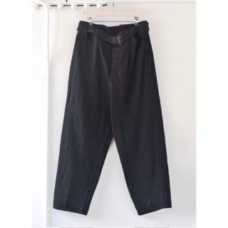 コモリ(COMOLI)の【美品】20AW COMOLI ベルテッド デニムパンツ 2 ブラック(デニム/ジーンズ)