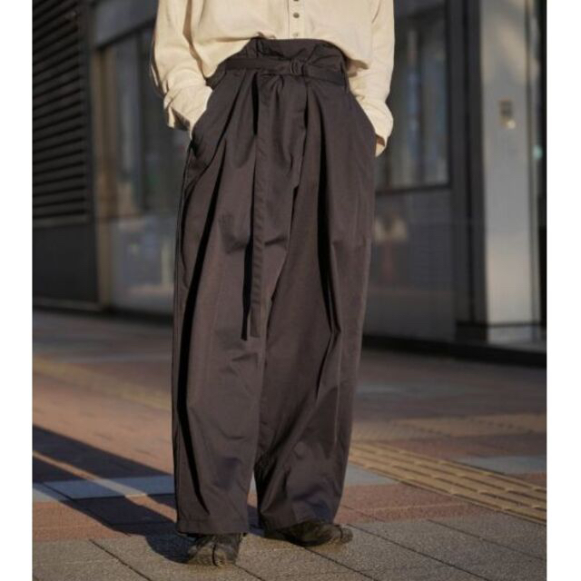 ESSAY  SHIN HAKAMA SLACKS  新品未使用品 メンズのパンツ(スラックス)の商品写真