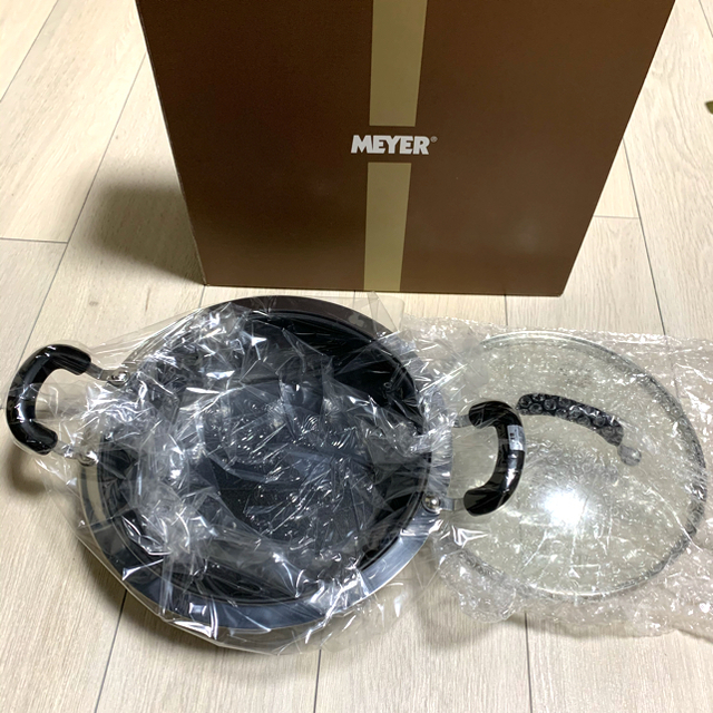 MEYER(マイヤー)の【値下げ！】MEYER ホットポット　新品 インテリア/住まい/日用品のキッチン/食器(鍋/フライパン)の商品写真