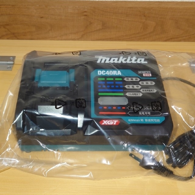 Makita(マキタ)のマキタ　40V　新品　急速充電器　DC40RA スポーツ/アウトドアの自転車(工具/メンテナンス)の商品写真