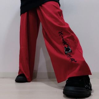 NieR RED WIDE PANTS ワイドパンツ 赤 男女兼用(カジュアルパンツ)