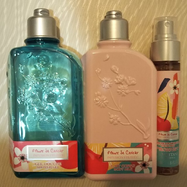 L'OCCITANE(ロクシタン)のkogeta様専用L'OCCITANE チェリーライム三点セット コスメ/美容のボディケア(ボディローション/ミルク)の商品写真