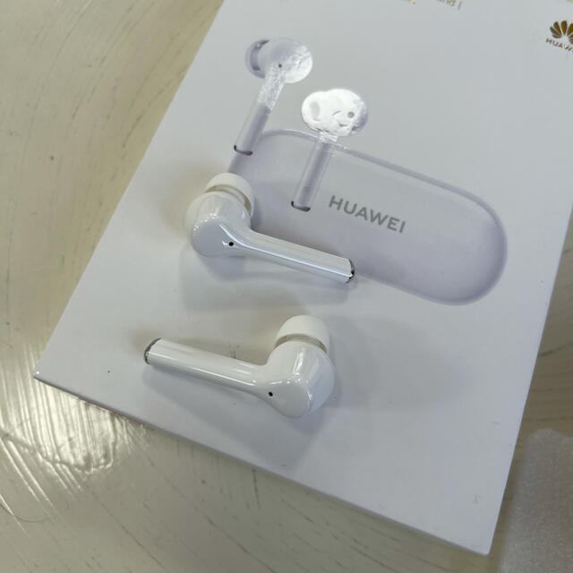 HUAWEI(ファーウェイ)のHUAWEI FreeBuds 3i ワイヤレスイヤホン ホワイト 美品 スマホ/家電/カメラのオーディオ機器(ヘッドフォン/イヤフォン)の商品写真