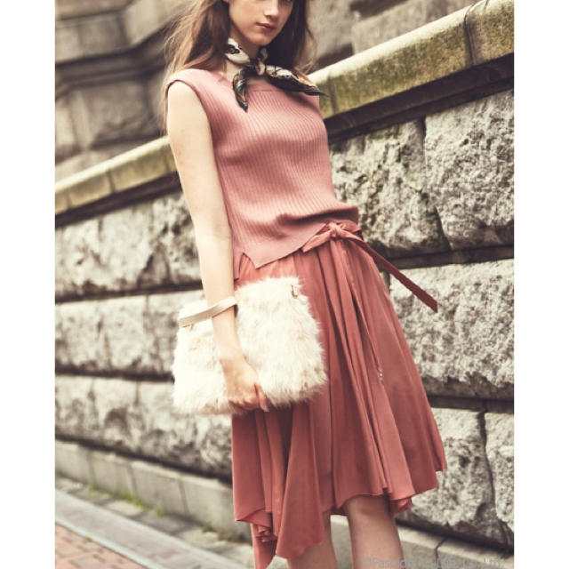 Noela(ノエラ)のノエラ ランダムヘムスカート ネイビー レディースのスカート(ひざ丈スカート)の商品写真
