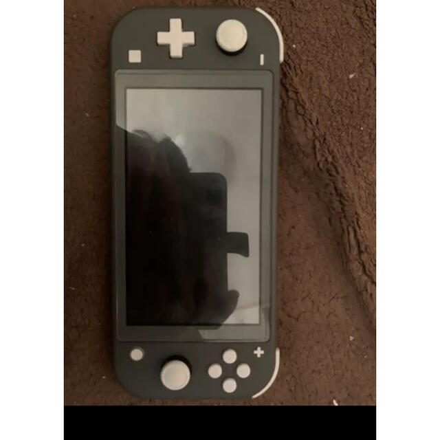 Nintendo Switch(ニンテンドースイッチ)の任天堂スイッチライト　黒 エンタメ/ホビーのゲームソフト/ゲーム機本体(携帯用ゲーム機本体)の商品写真