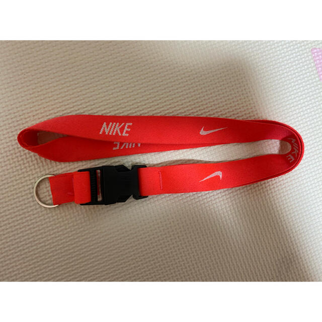 NIKE(ナイキ)のNIKE ネックストラップ スマホ/家電/カメラのスマホアクセサリー(ネックストラップ)の商品写真