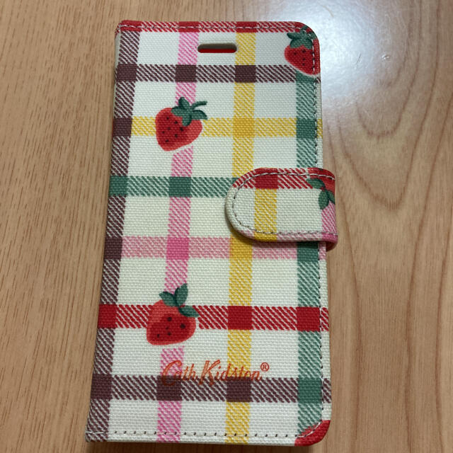 Cath Kidston(キャスキッドソン)のキャスキッドソン　iPhone7  SE スマホケース 手帳型　いちご スマホ/家電/カメラのスマホアクセサリー(iPhoneケース)の商品写真