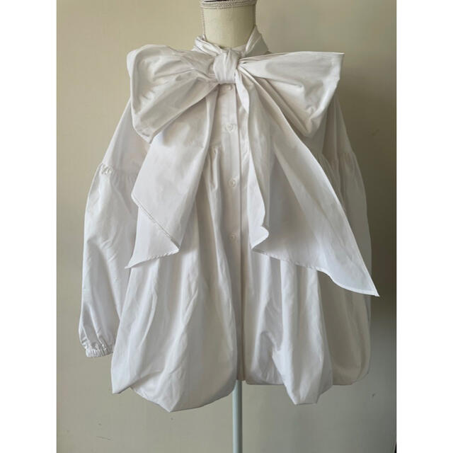 ZARA(ザラ)のbig ribbon balloon blouse レディースのトップス(シャツ/ブラウス(長袖/七分))の商品写真