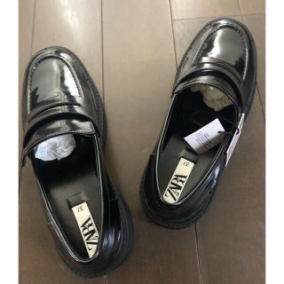 ザラ(ZARA)のZARA トラックソール　ローファー　新品タグ付き(ローファー/革靴)