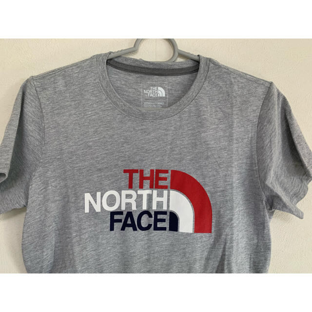 THE NORTH FACE(ザノースフェイス)の新品未使用 日本未発売 USA商品 ノースフェイス レディース 半袖ロゴTシャツ レディースのトップス(Tシャツ(半袖/袖なし))の商品写真