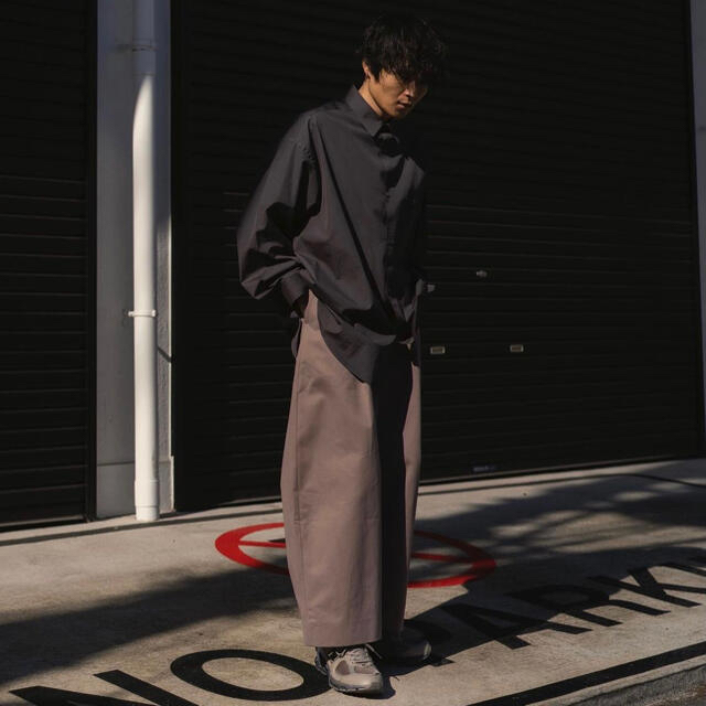 SUNSEA(サンシー)の【STUDIO NICHOLSON】VOLUME PANTS メンズのパンツ(チノパン)の商品写真