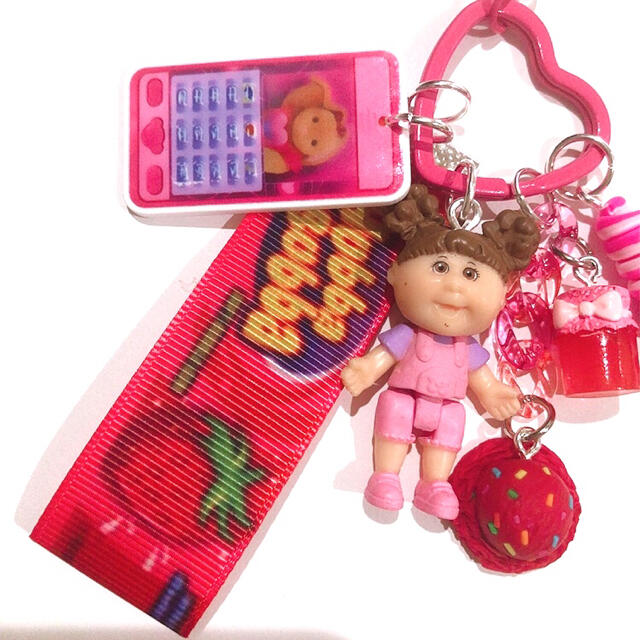 ❤️ strawberry girl ❤️ ジャラジャラキーホルダー ハンドメイドのアクセサリー(キーホルダー/ストラップ)の商品写真